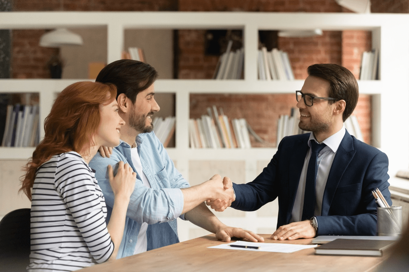 two people discussing a mortgage