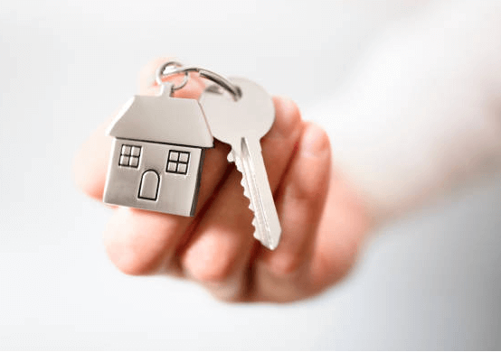 Happy couple cheering their successful new home purchase thanks to Prime Rate Mortgage ™